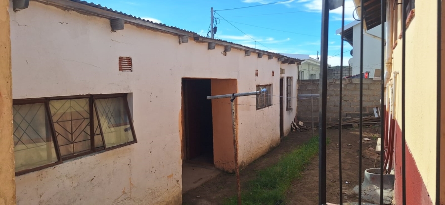 6 Bedroom Property for Sale in Mdantsane Nu 17 Eastern Cape